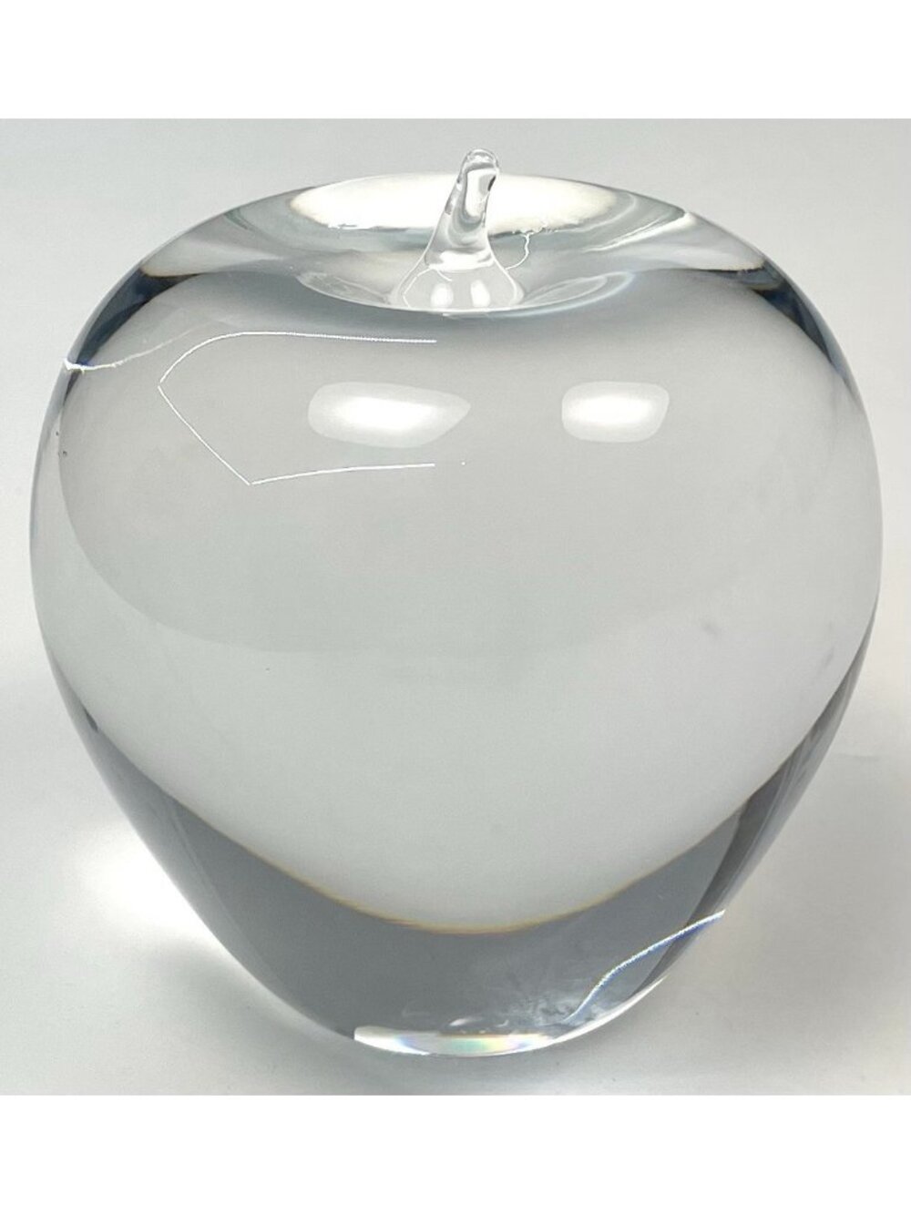 VTG LARSON 3.25" Clear Art Glass Crystal APPLE Paperweight Made in USA Signed